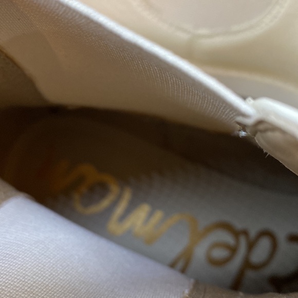 Sam Edelman Women's Daelyn Chelsea Boot
Leather upper cream size 9 - Picture 3 of 9